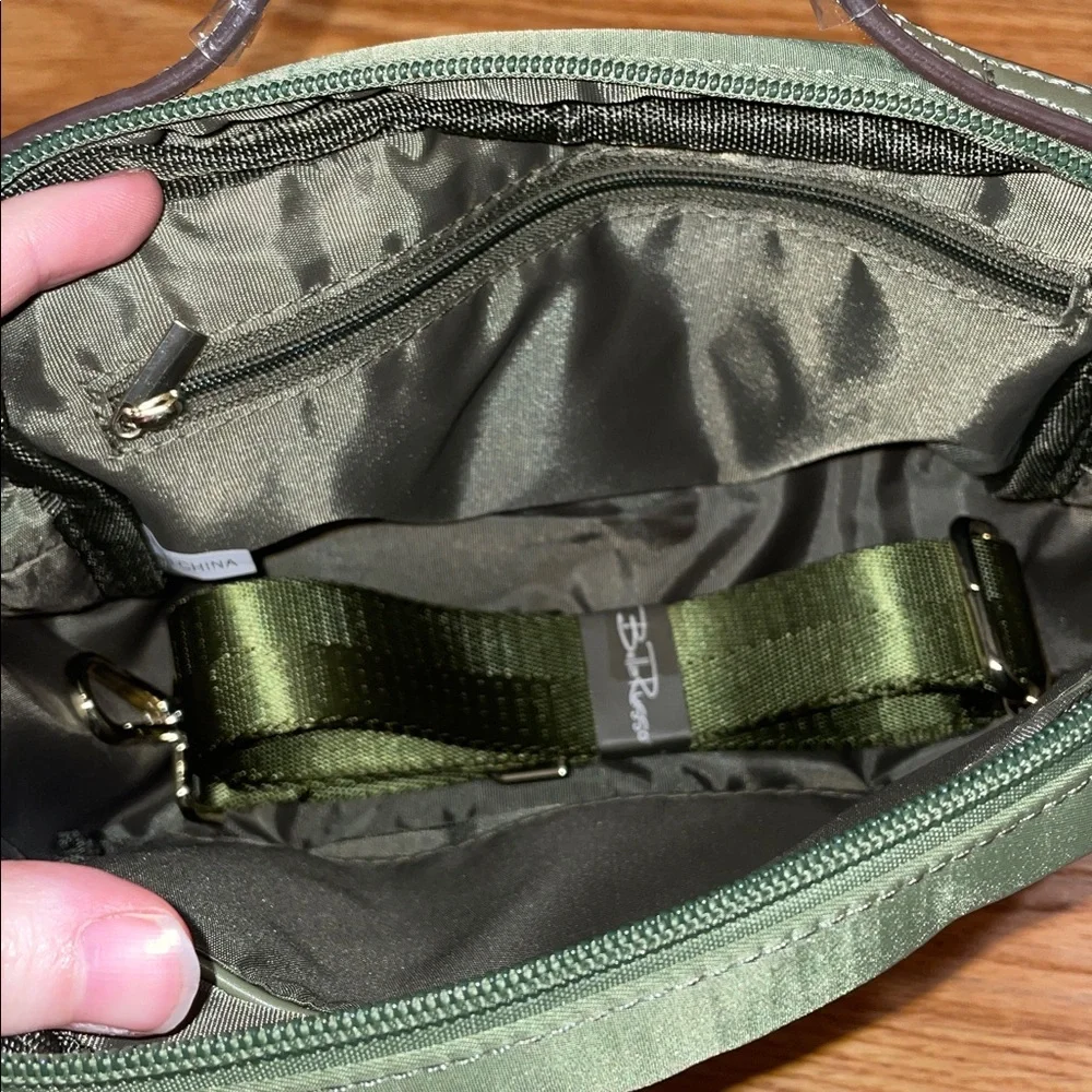 Bella Russo green toiletry bag
